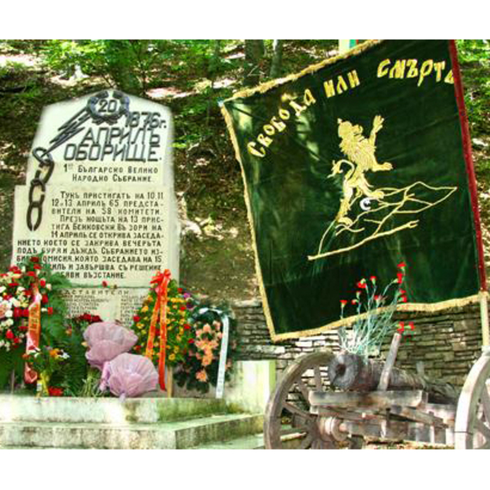 aprilskoto-vustanie_700x700_crop_478b24840a