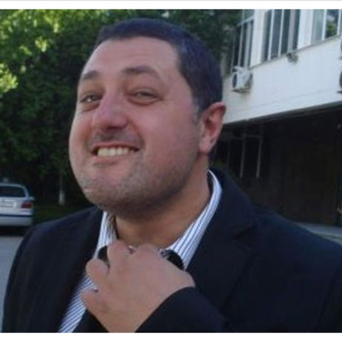 dr-denis_700x700_crop_478b24840a