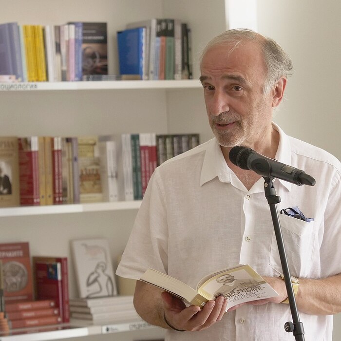 metodiev_700x700_crop_478b24840a