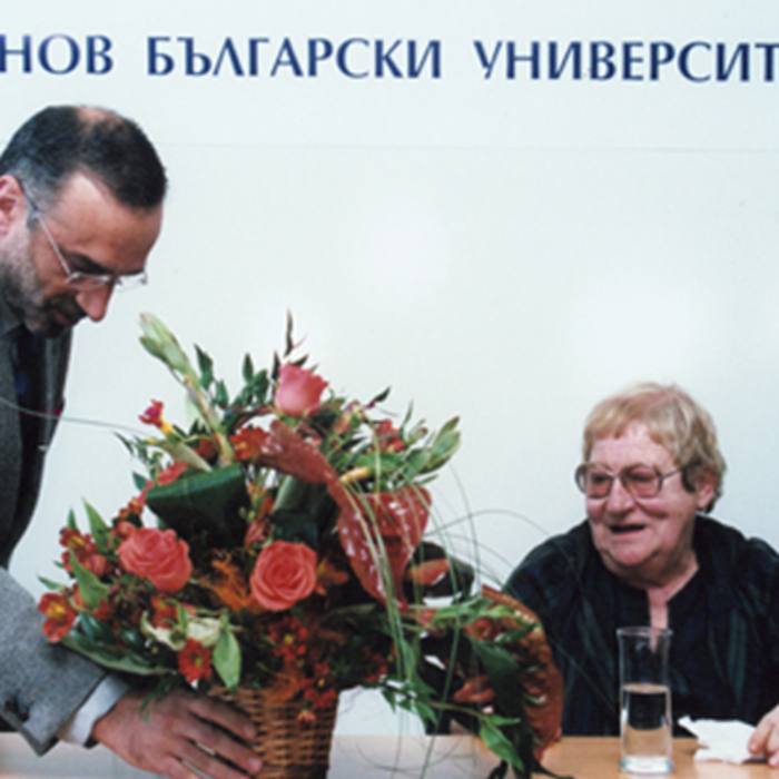 vera-mutafchieva-lichen-arhiv_700x700_crop_478b24840a